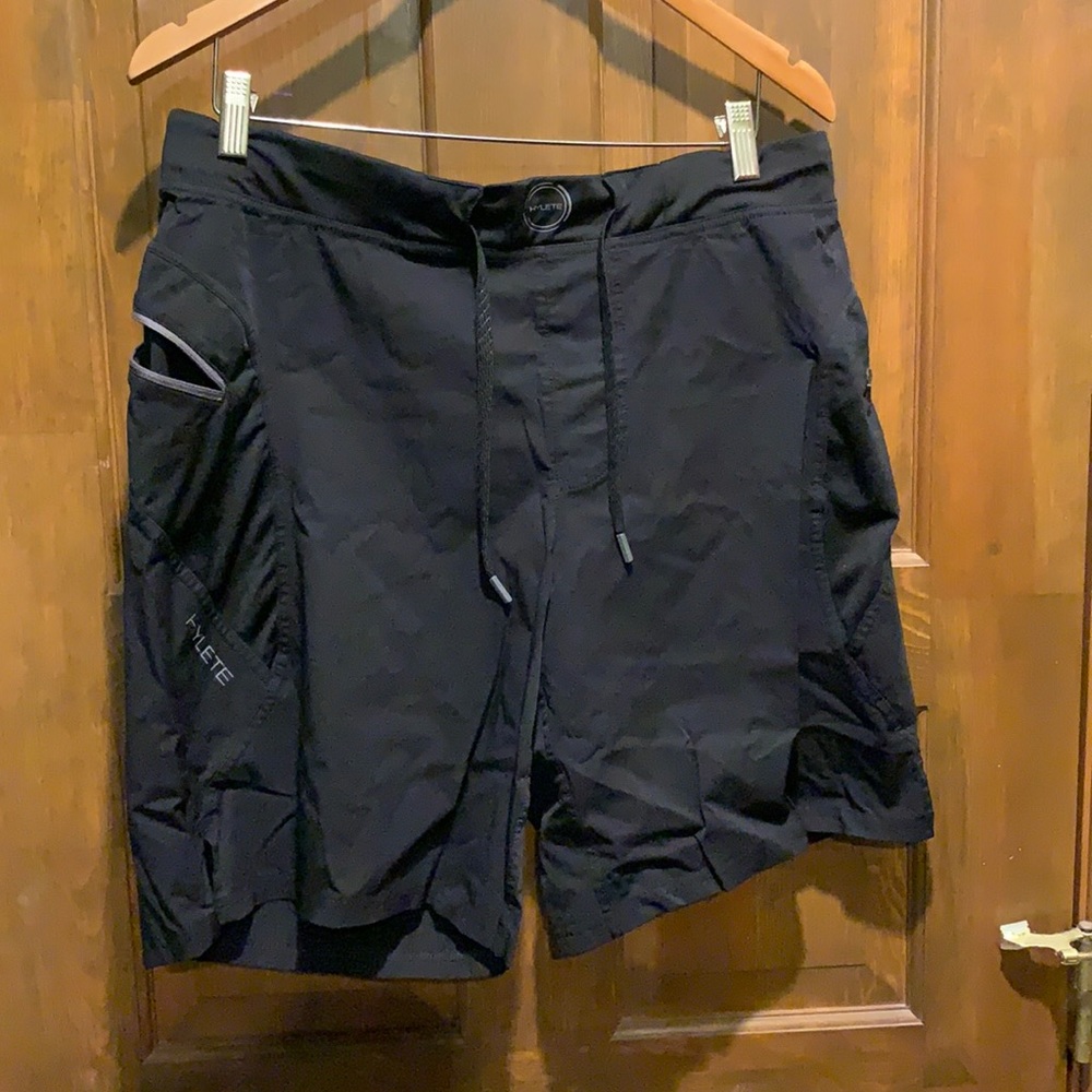 Hylete Large - Above the knee shorts
